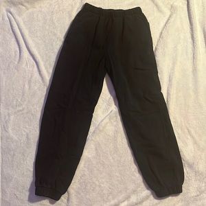 Brandy Melville Rosa Sweatpants small-medium size color black